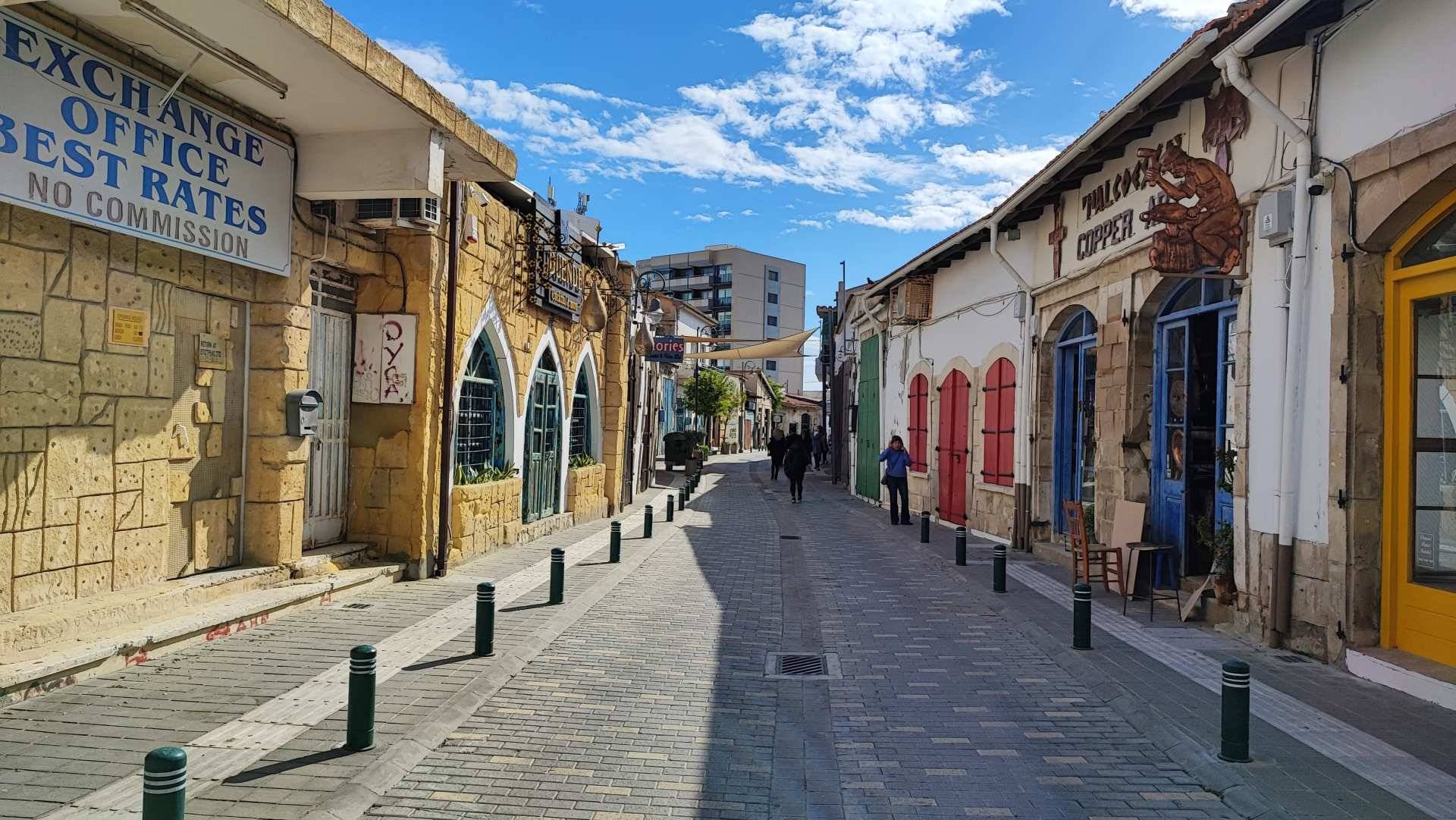 Odkryj Larnakę: Klejnot Cypru Pełen Zabytków i Plaż
