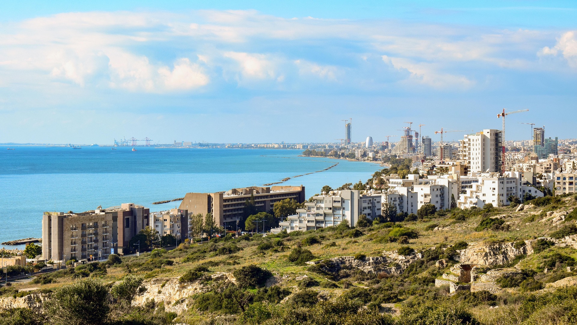 Zbiornik paliwa tonie u wybrzeży Limassol